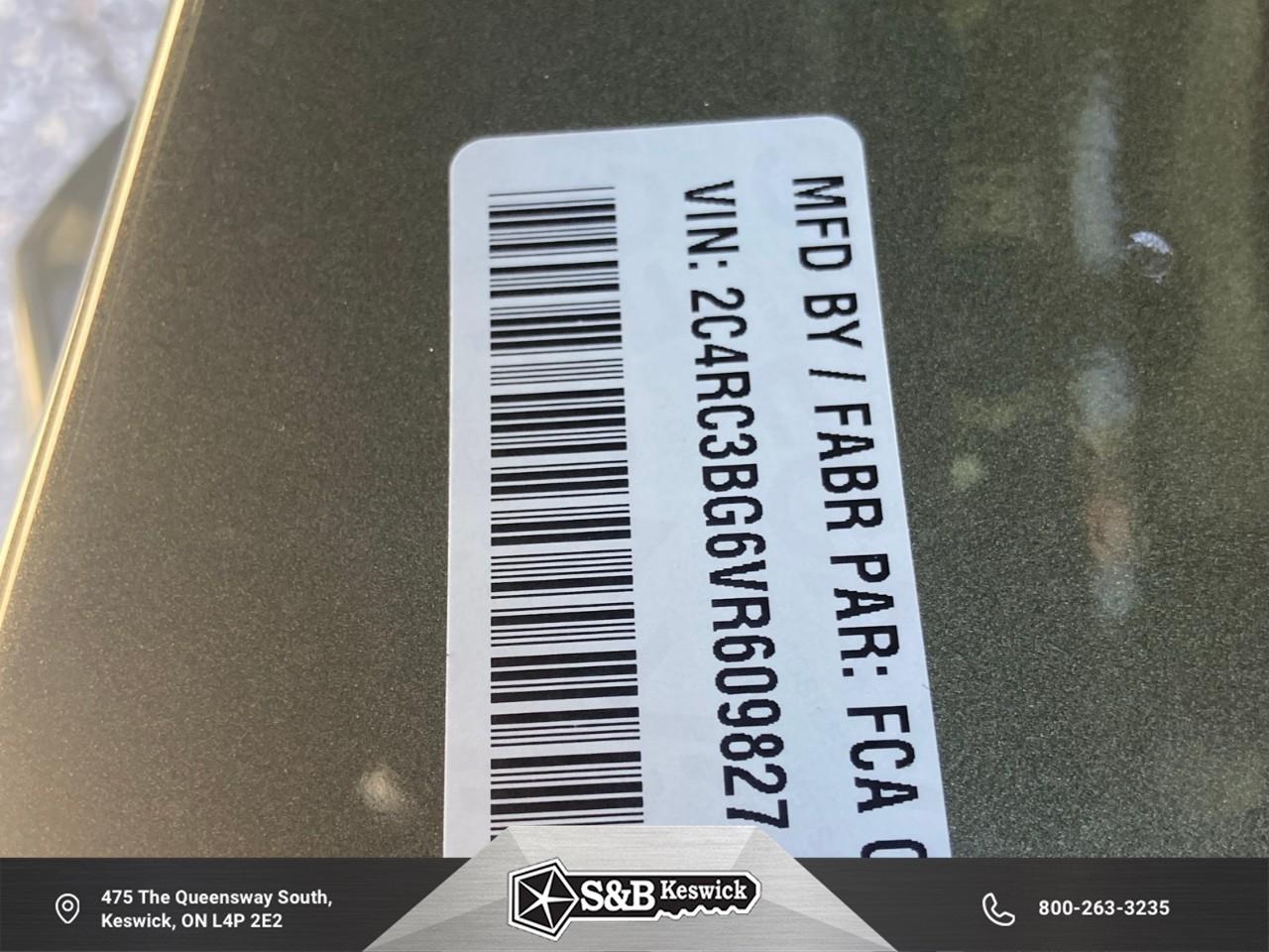 2027 Chrysler Pacifica Select All-Wheel Drive Passenger Van Photo