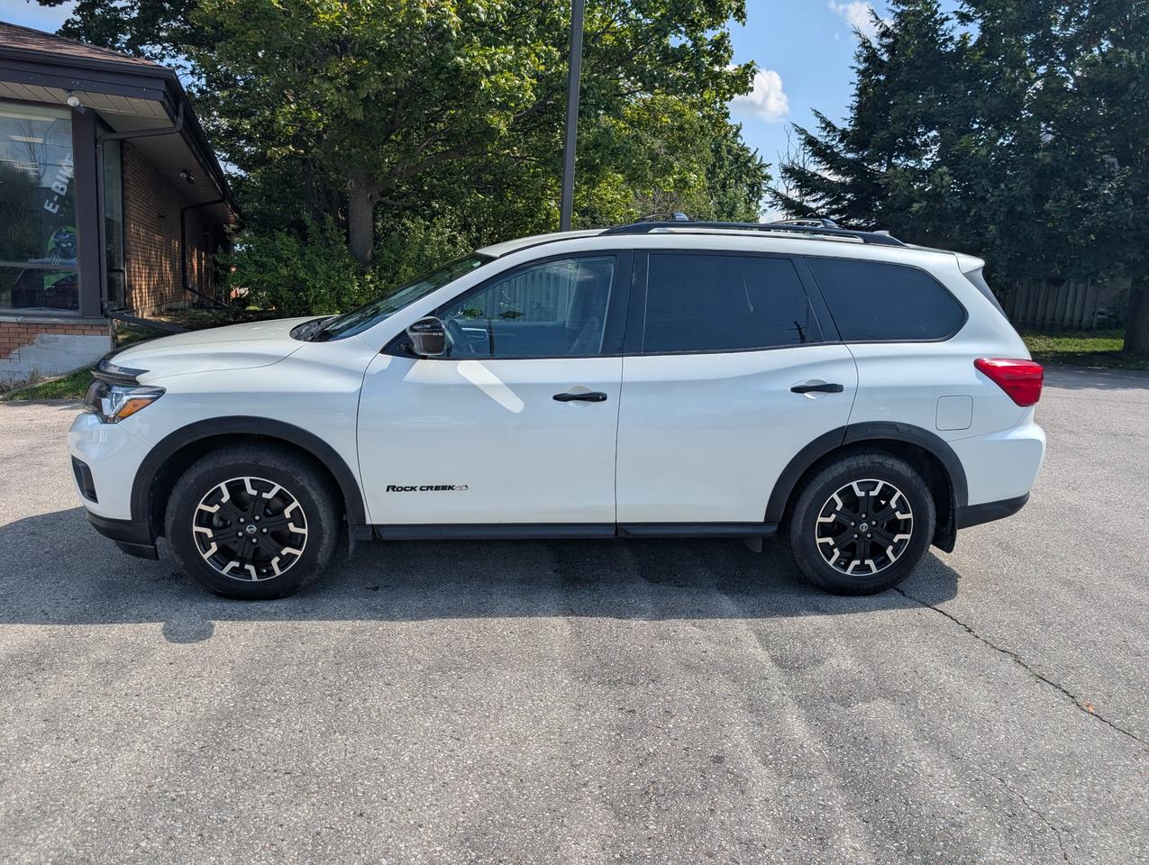 2020 Nissan Pathfinder SV Tech (CVT) (EOP 3/31/20) 4dr 4x4 Photo