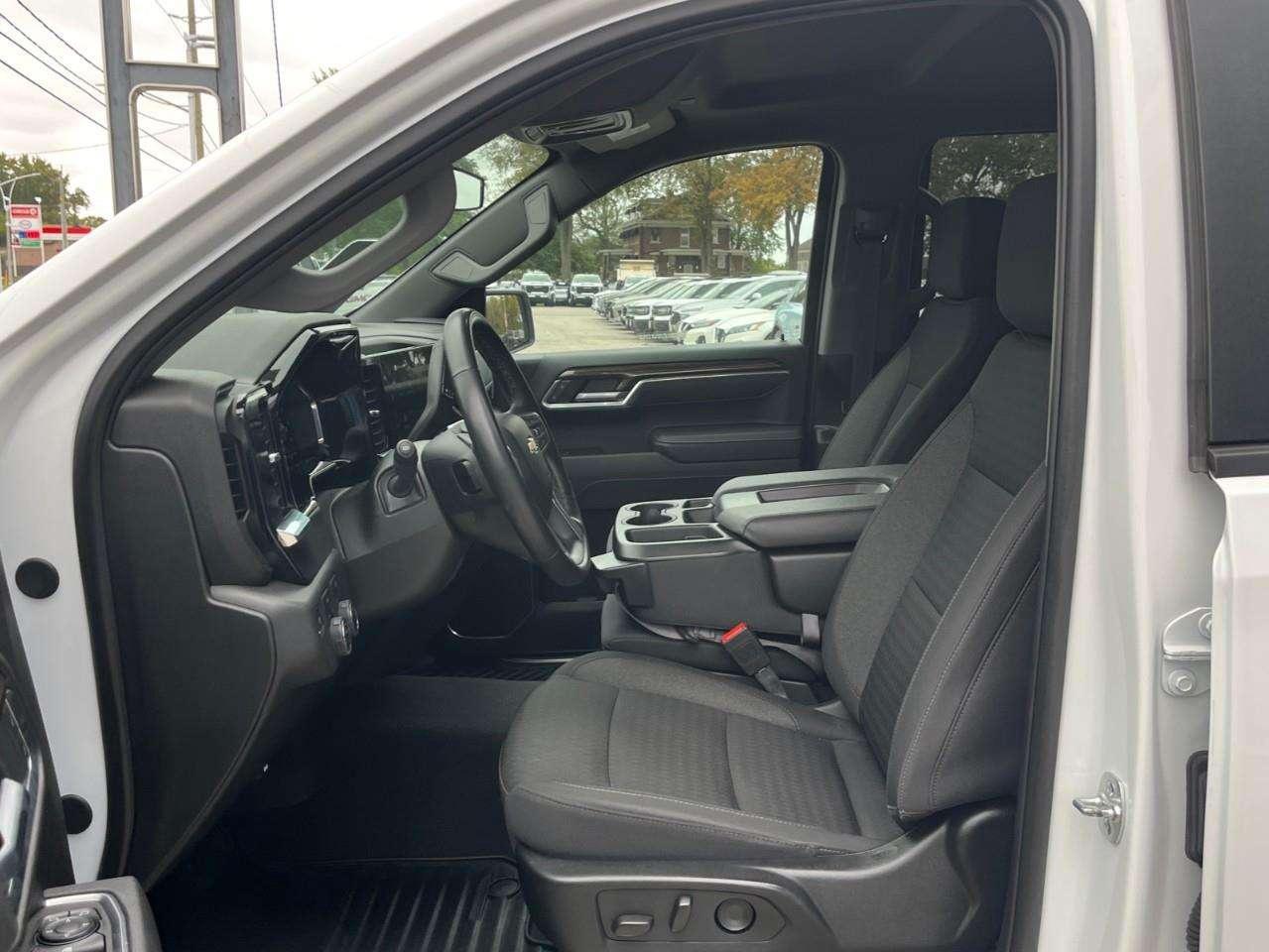 2025 Chevrolet Silverado 1500 LT1 CPO Rates Apply @ 0.99%-5.49% OAC Photo