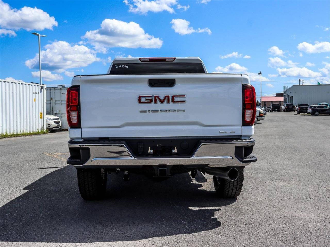 2026 GMC SIERRA 2500HD Crew Cab Standard Box 4-Wheel Drive SLE Photo3