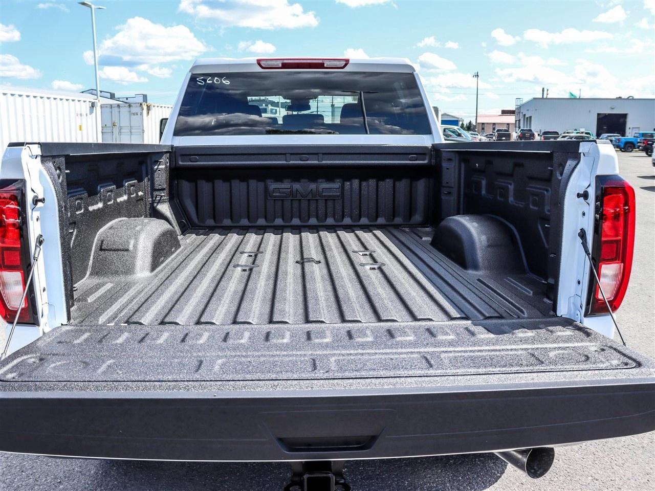 2026 GMC SIERRA 2500HD Crew Cab Standard Box 4-Wheel Drive SLE Photo
