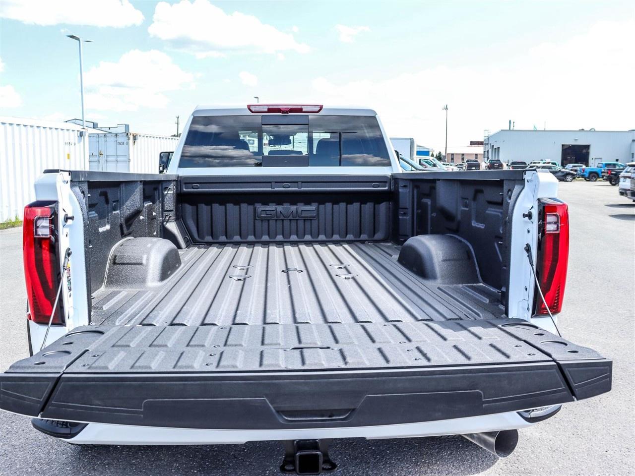 2026 GMC Sierra 3500HD 4WD Crew Cab Long Box Denali Photo