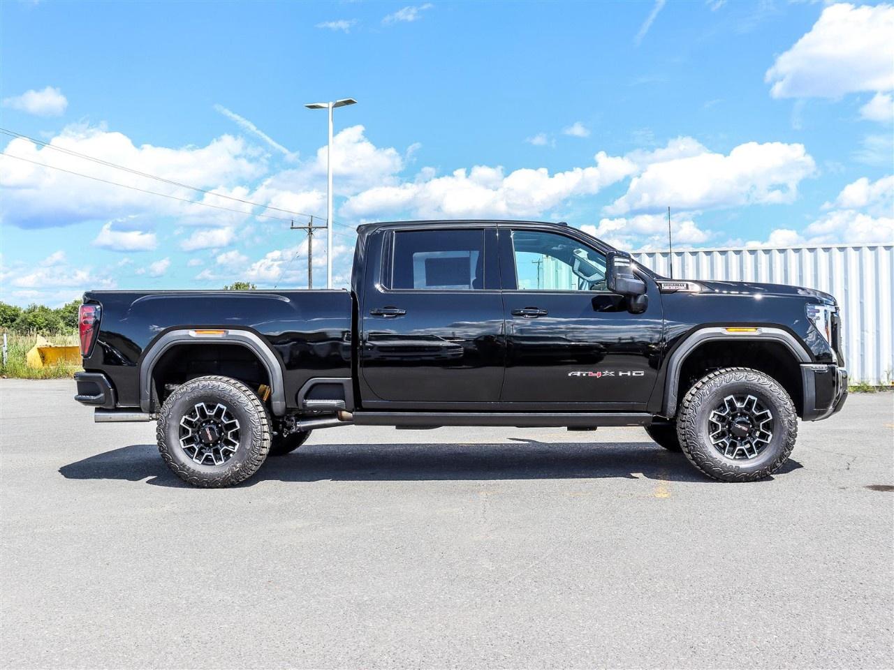 2026 GMC SIERRA 2500HD Crew Cab Standard Box 4-Wheel Drive AT4X Photo4