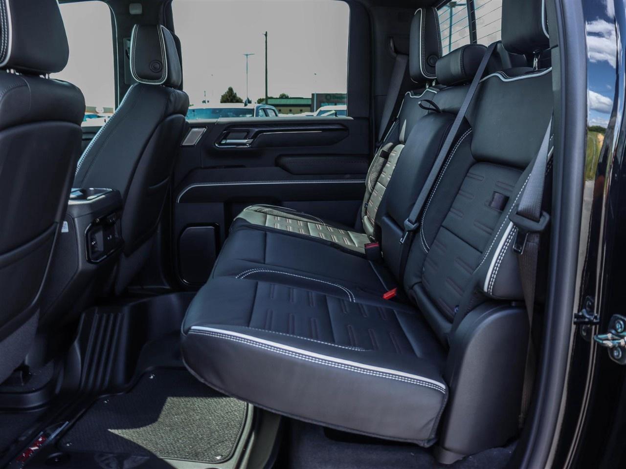 2026 GMC SIERRA 2500HD Crew Cab Standard Box 4-Wheel Drive AT4X Photo