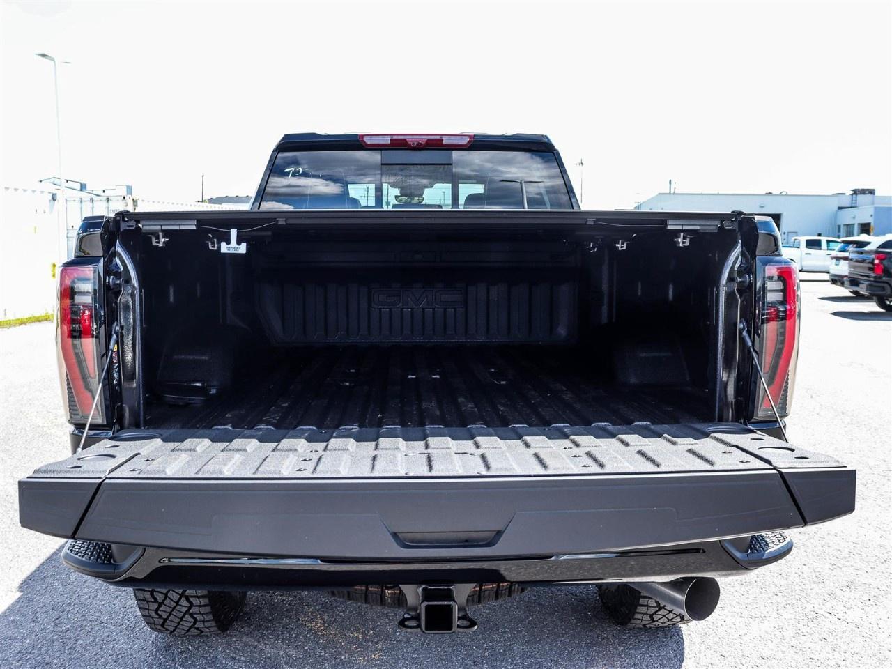 2026 GMC SIERRA 2500HD Crew Cab Standard Box 4-Wheel Drive AT4X Photo