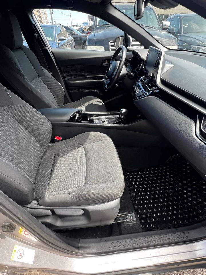 2019 Toyota C-HR XLE Photo