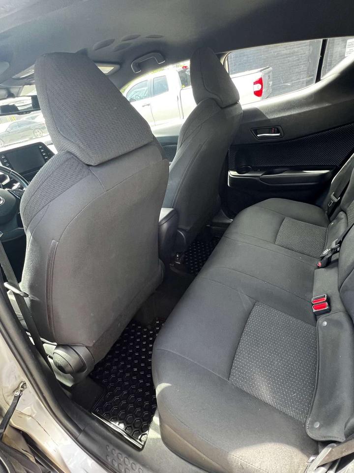 2019 Toyota C-HR XLE Photo