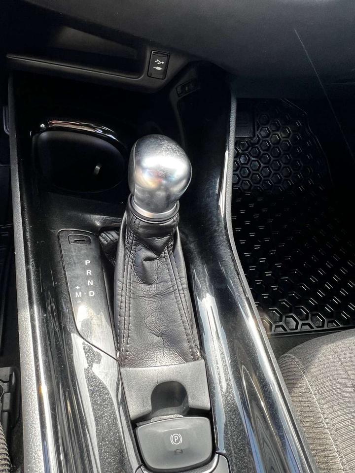 2019 Toyota C-HR XLE Photo
