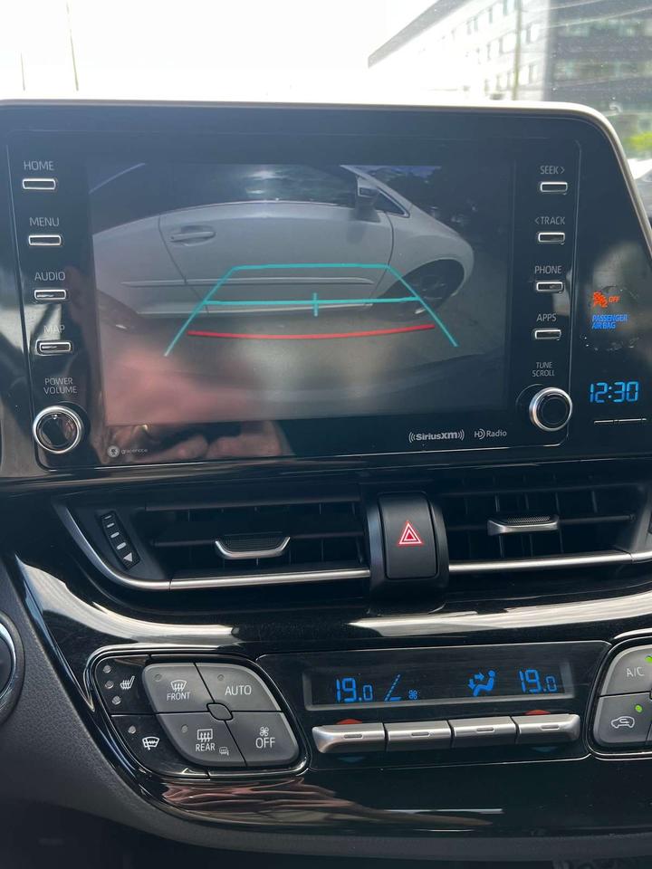 2019 Toyota C-HR XLE Photo