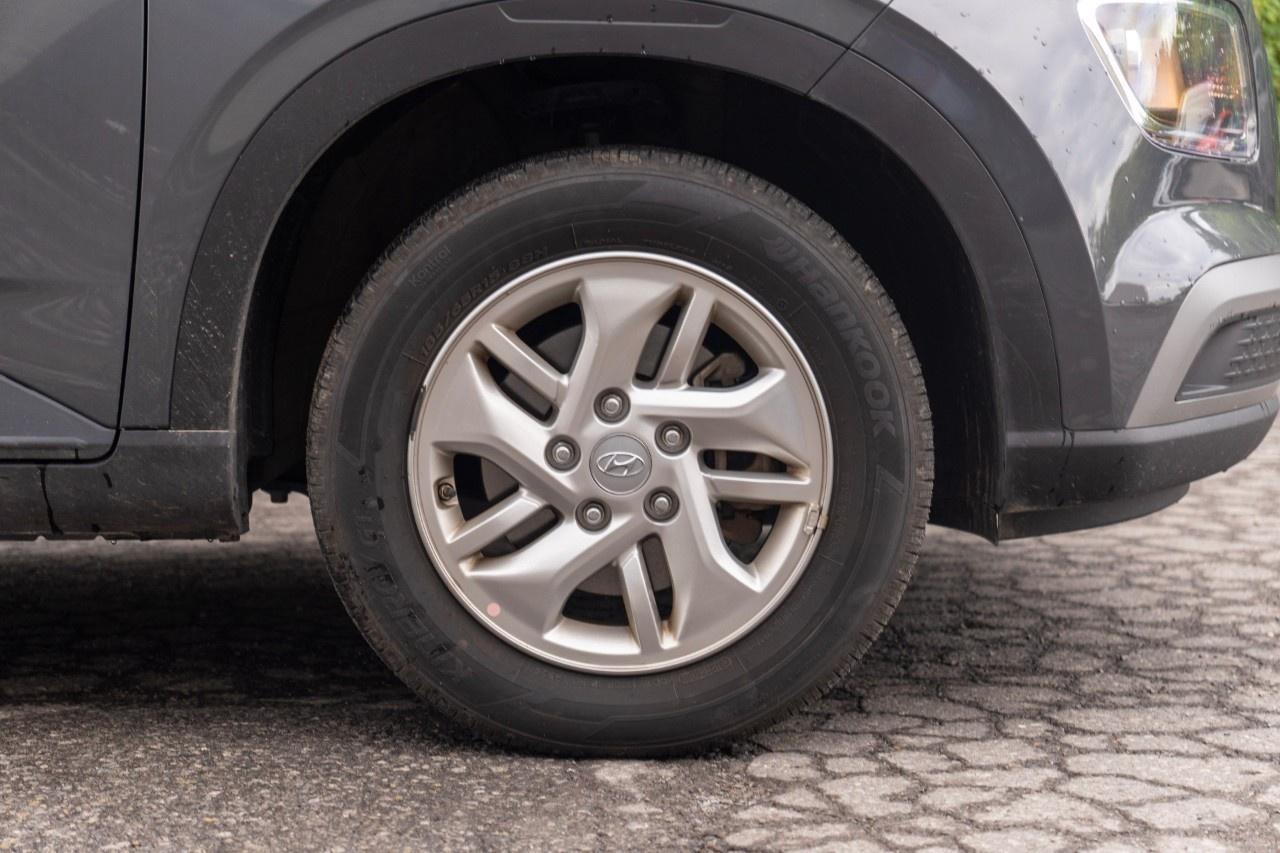 2026 Hyundai Venue Preferred IVT Photo5