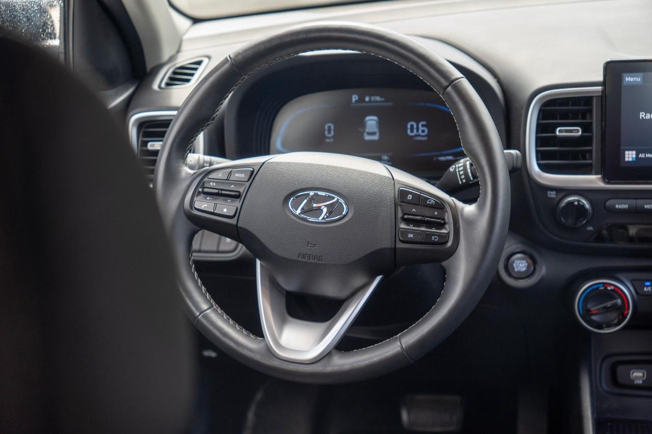 2025 Hyundai Venue Preferred IVT Photo