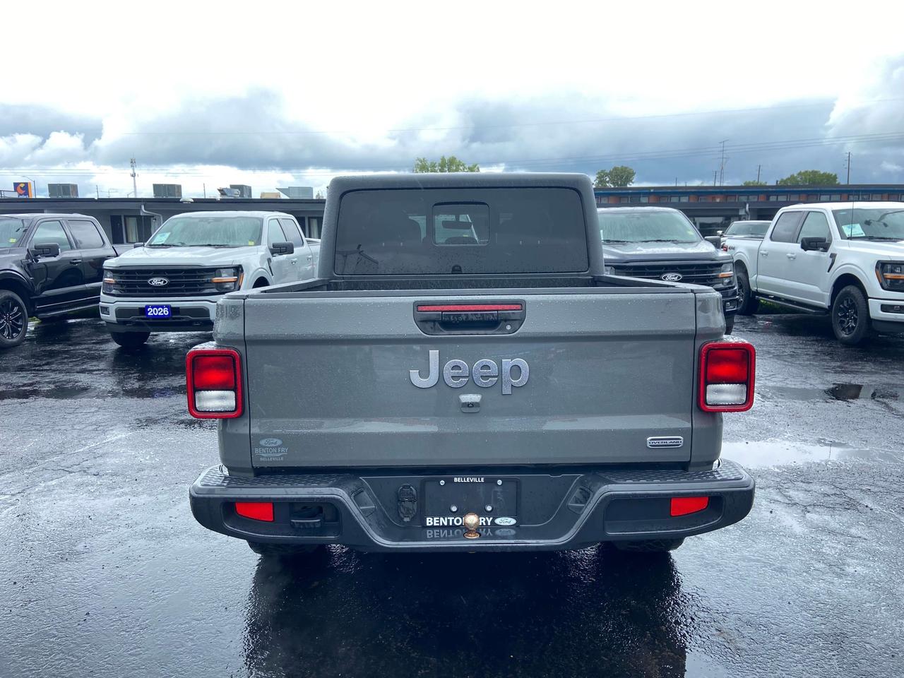 2021 Jeep Gladiator OVERLAND 4X4 HEATED SEATS AND WHEEL TOUCH SCREEN Photo