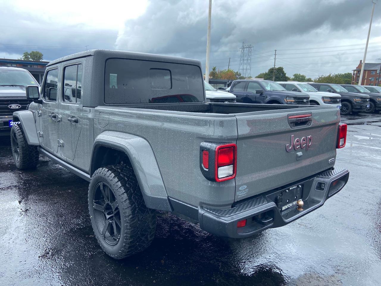 2021 Jeep Gladiator OVERLAND 4X4 HEATED SEATS AND WHEEL TOUCH SCREEN Photo