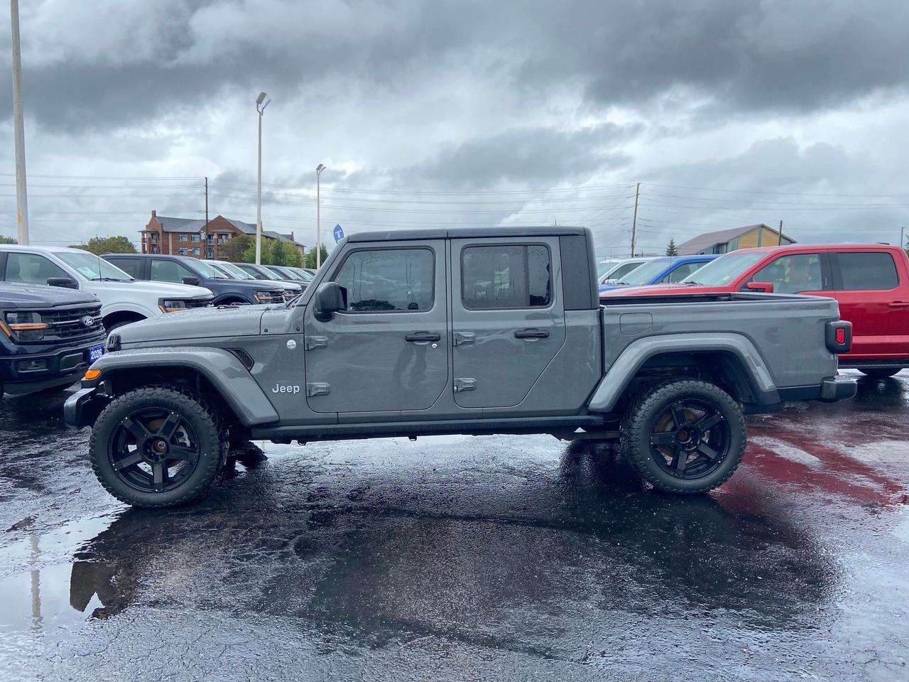 2021 Jeep Gladiator OVERLAND 4X4 HEATED SEATS AND WHEEL TOUCH SCREEN Photo1