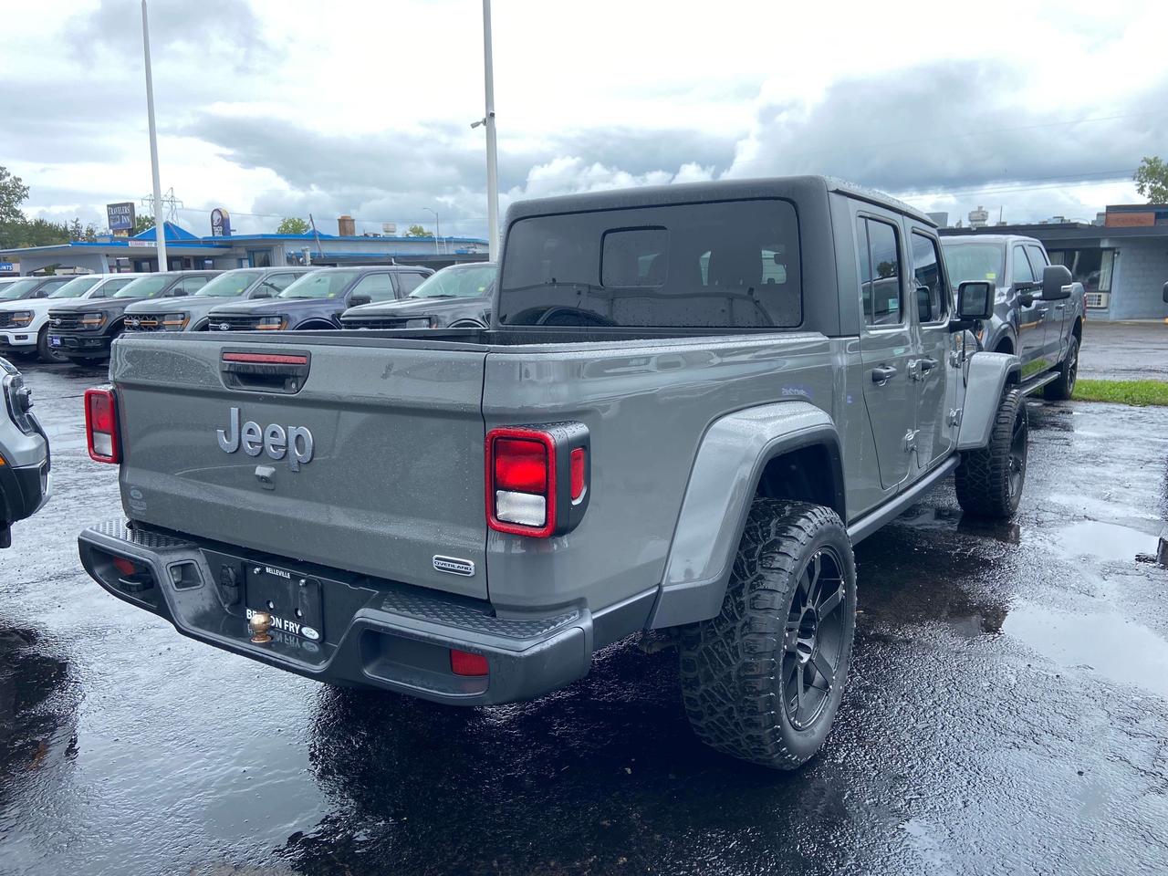 2021 Jeep Gladiator OVERLAND 4X4 HEATED SEATS AND WHEEL TOUCH SCREEN Photo