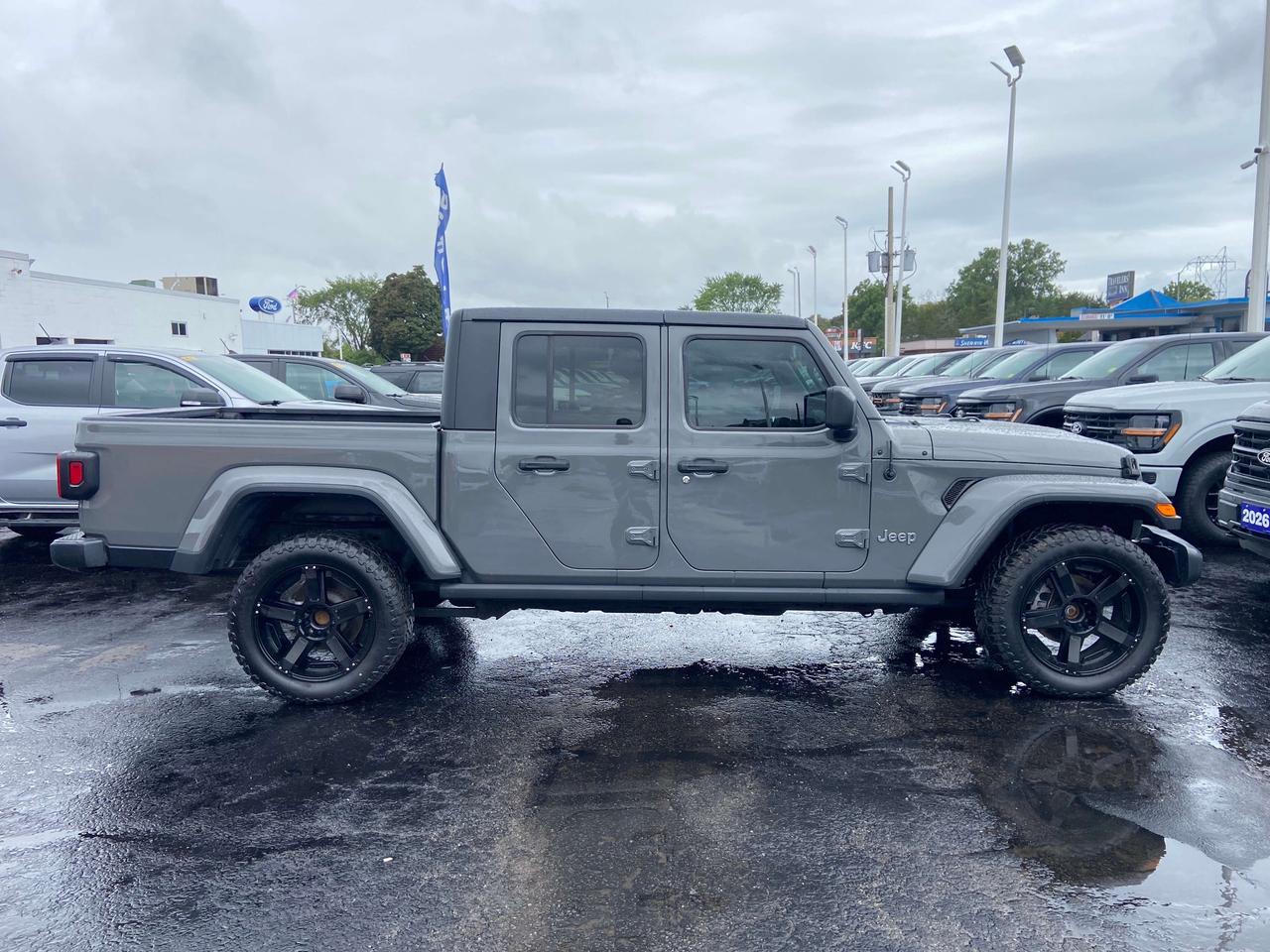2021 Jeep Gladiator OVERLAND 4X4 HEATED SEATS AND WHEEL TOUCH SCREEN Photo