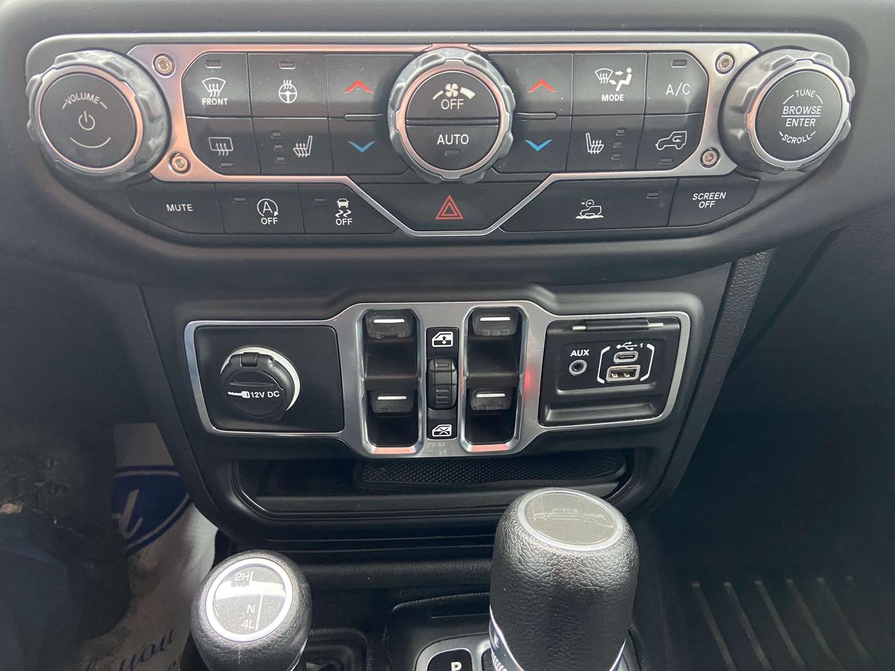 2021 Jeep Gladiator OVERLAND 4X4 HEATED SEATS AND WHEEL TOUCH SCREEN Photo