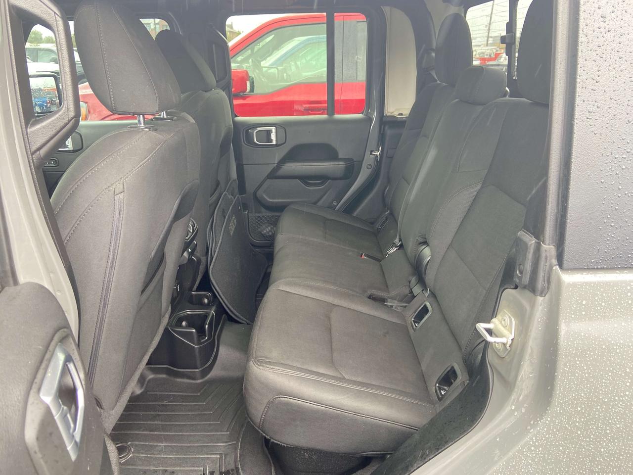 2021 Jeep Gladiator OVERLAND 4X4 HEATED SEATS AND WHEEL TOUCH SCREEN Photo