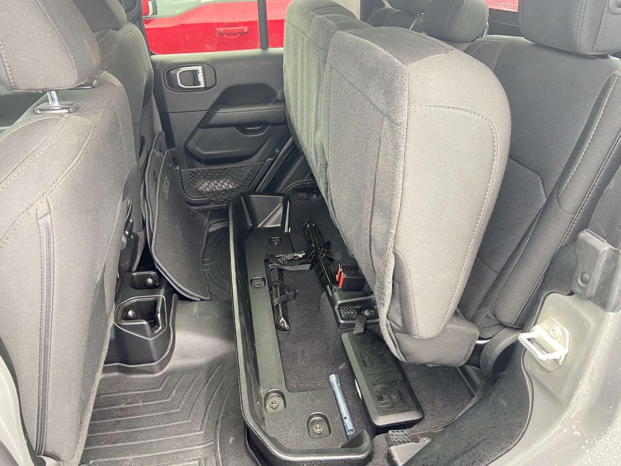 2021 Jeep Gladiator OVERLAND 4X4 HEATED SEATS AND WHEEL TOUCH SCREEN Photo