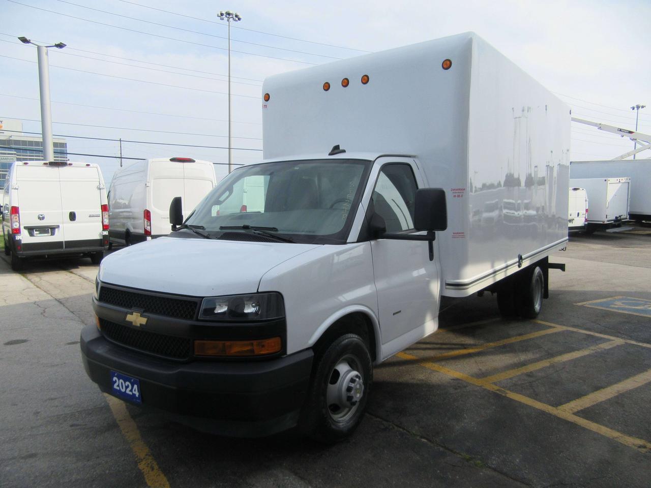 2024 Chevrolet Express 3500 16FT HIGH BOX CUBE VAN Photo