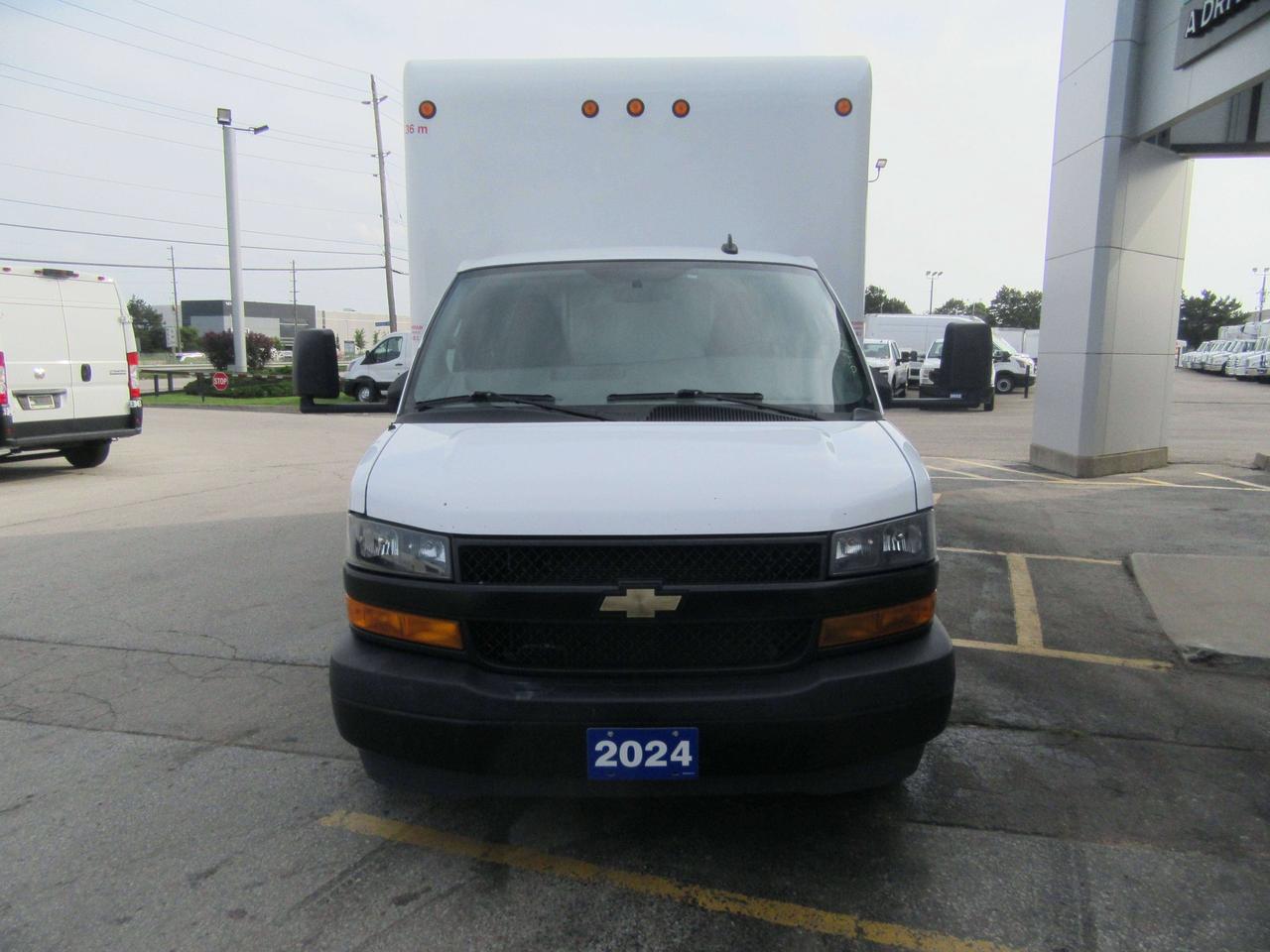 2024 Chevrolet Express 3500 16FT HIGH BOX CUBE VAN Photo