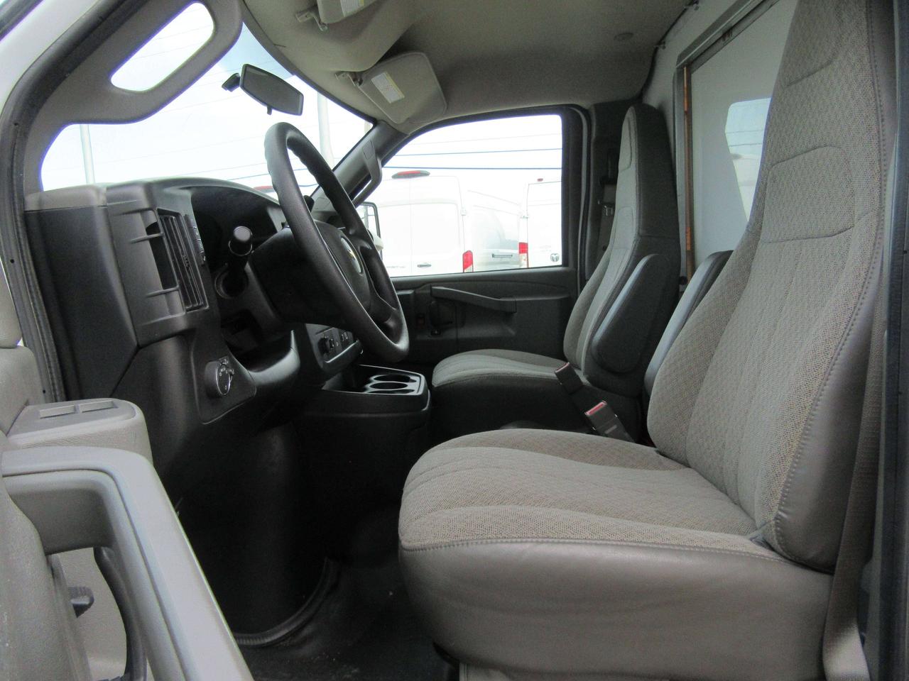 2024 Chevrolet Express 3500 16FT HIGH BOX CUBE VAN Photo