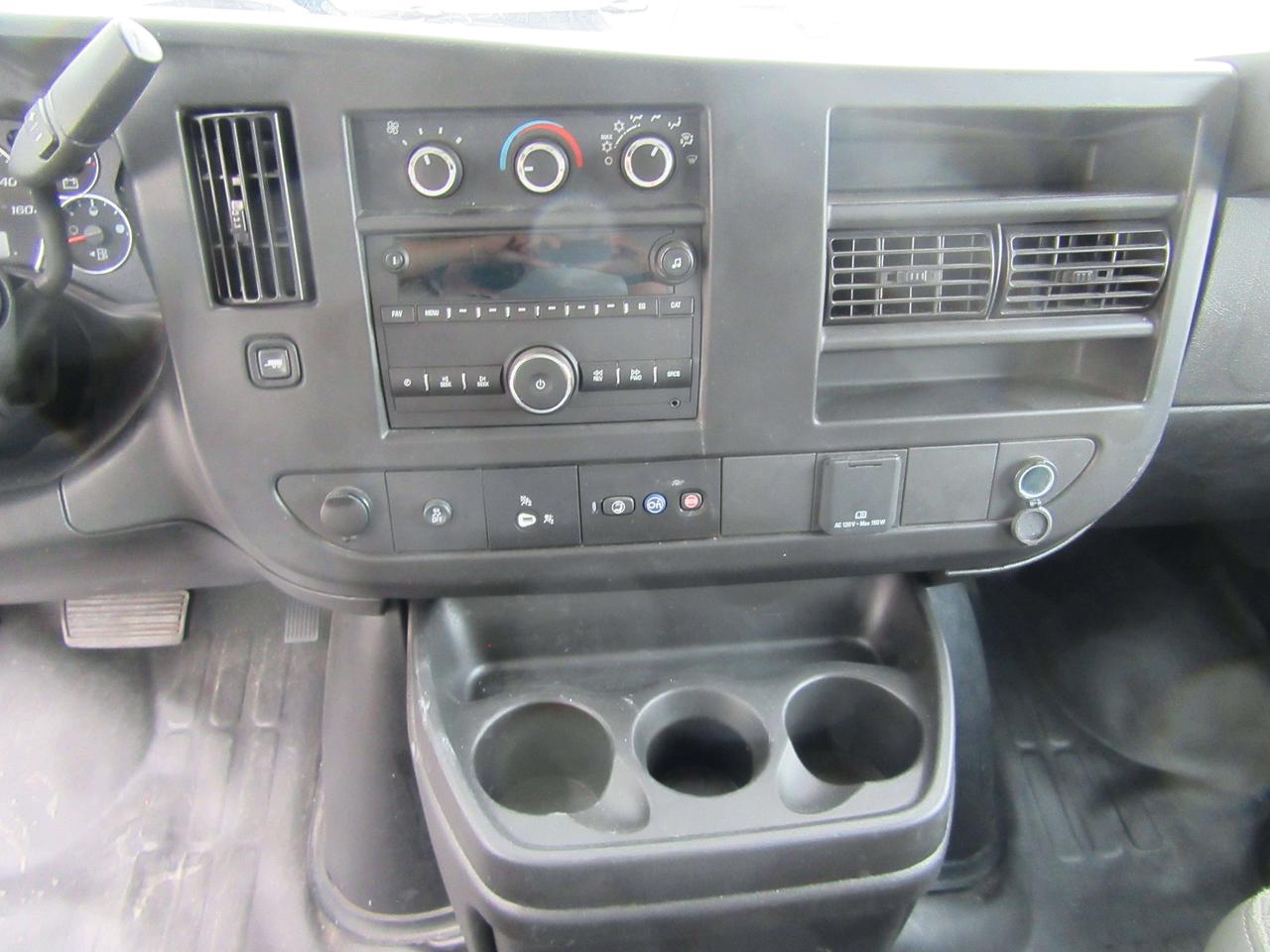 2024 Chevrolet Express 3500 16FT HIGH BOX CUBE VAN Photo