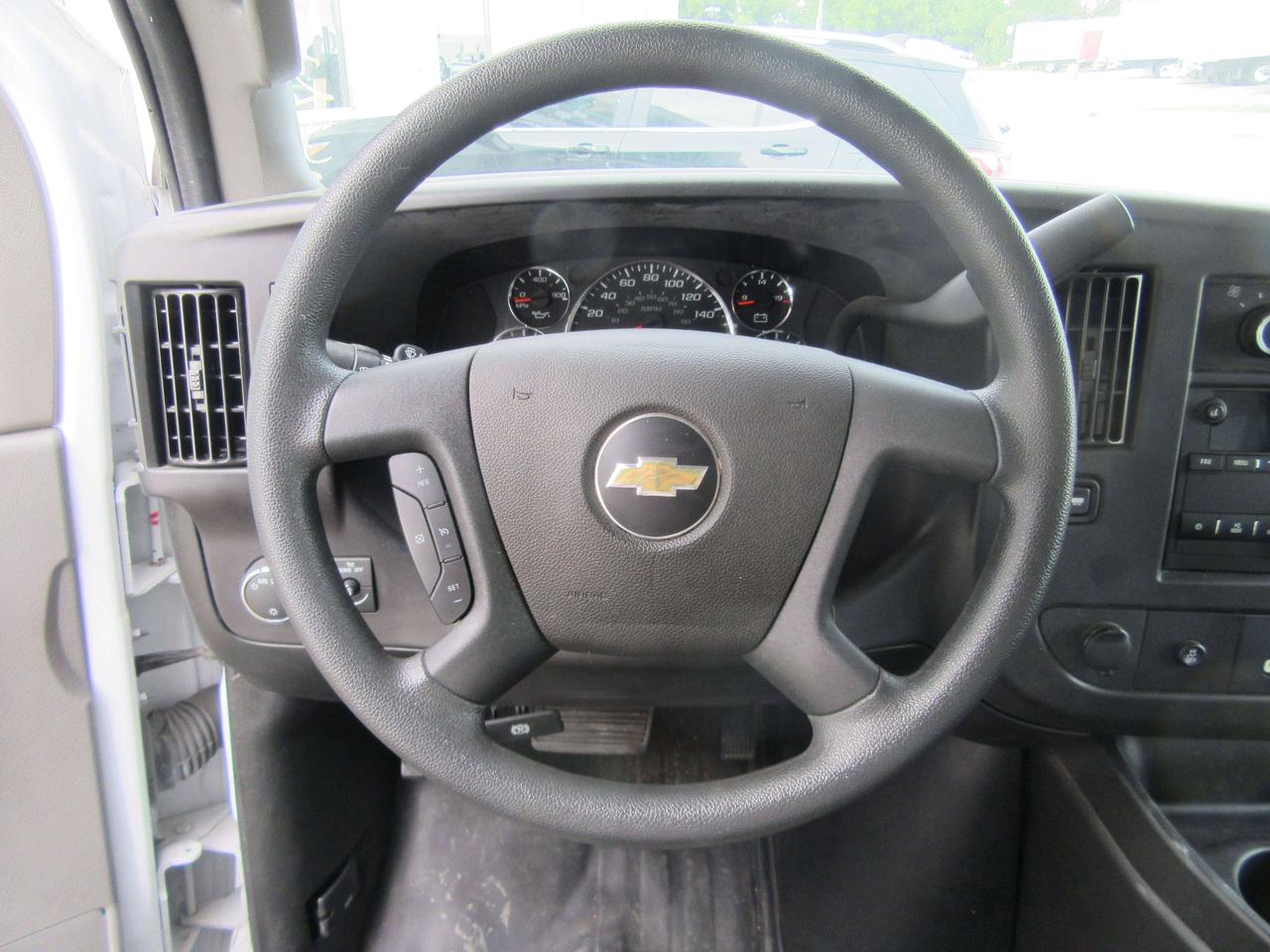 2024 Chevrolet Express 3500 16FT HIGH BOX CUBE VAN Photo