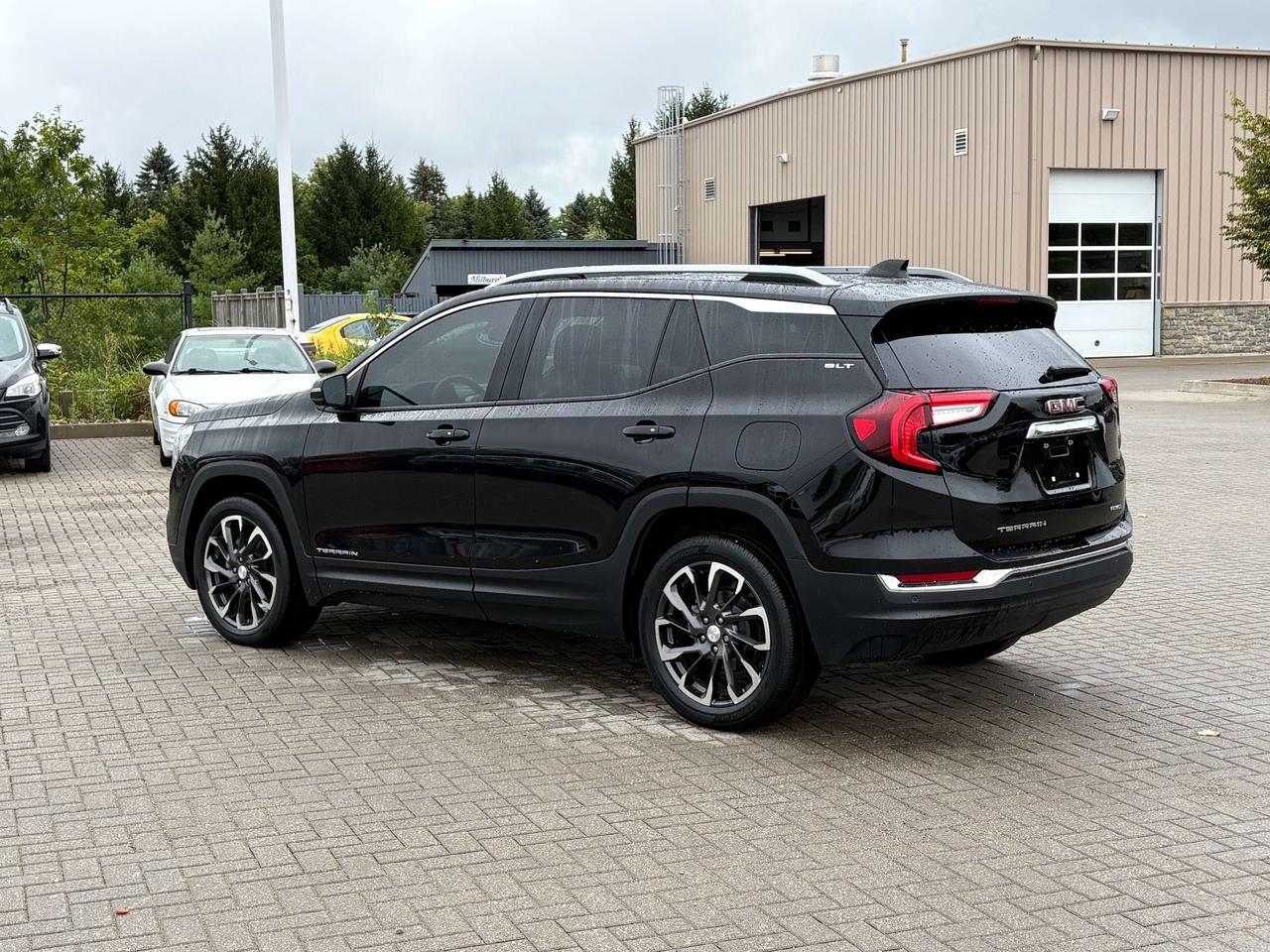 2023 GMC Terrain SLT AWD   Nav   Pano Roof   Leather   Heated Seats Photo