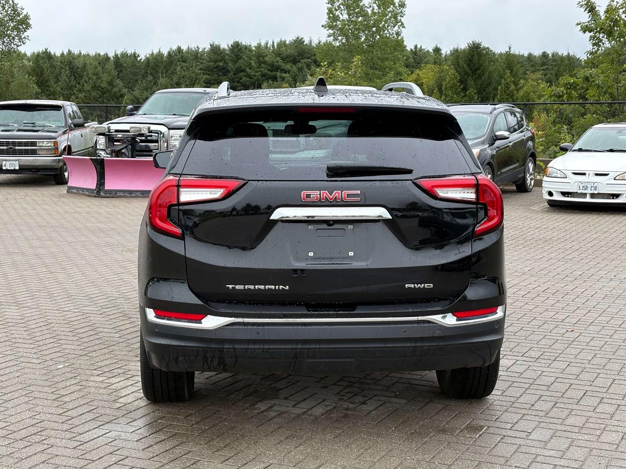 2023 GMC Terrain SLT AWD   Nav   Pano Roof   Leather   Heated Seats Photo