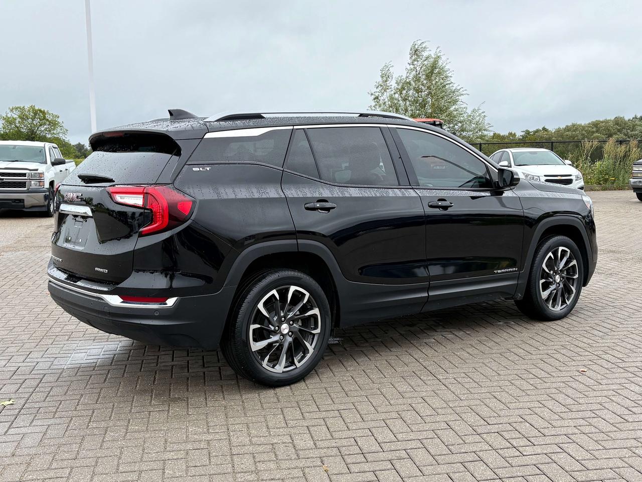 2023 GMC Terrain SLT AWD   Nav   Pano Roof   Leather   Heated Seats Photo