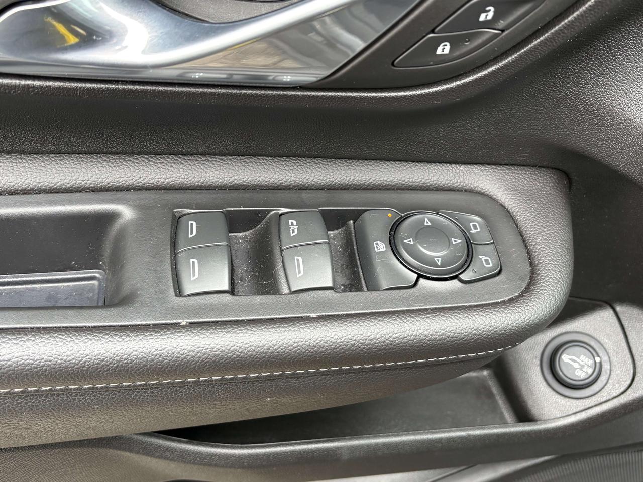 2023 GMC Terrain SLT AWD   Nav   Pano Roof   Leather   Heated Seats Photo