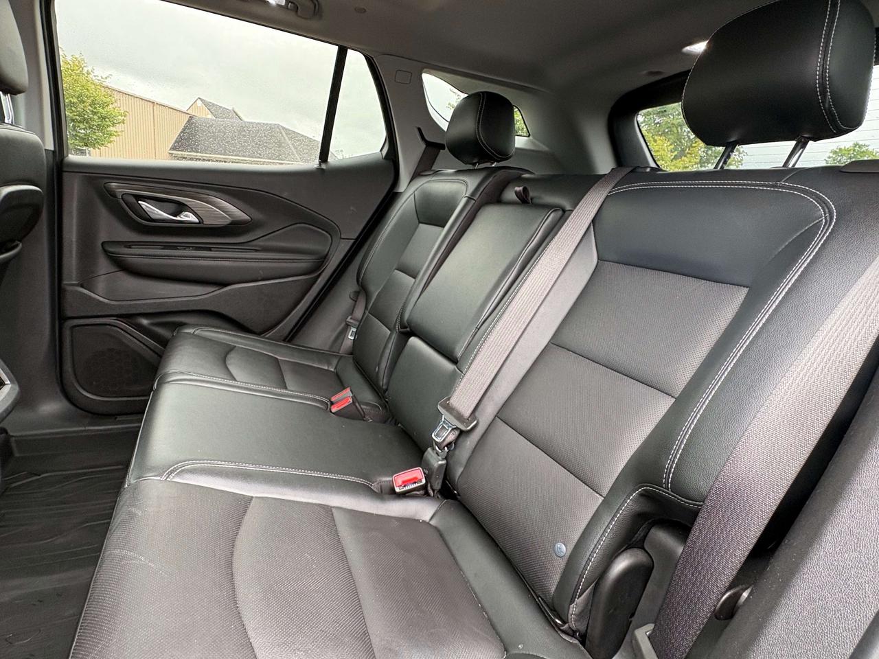 2023 GMC Terrain SLT AWD   Nav   Pano Roof   Leather   Heated Seats Photo