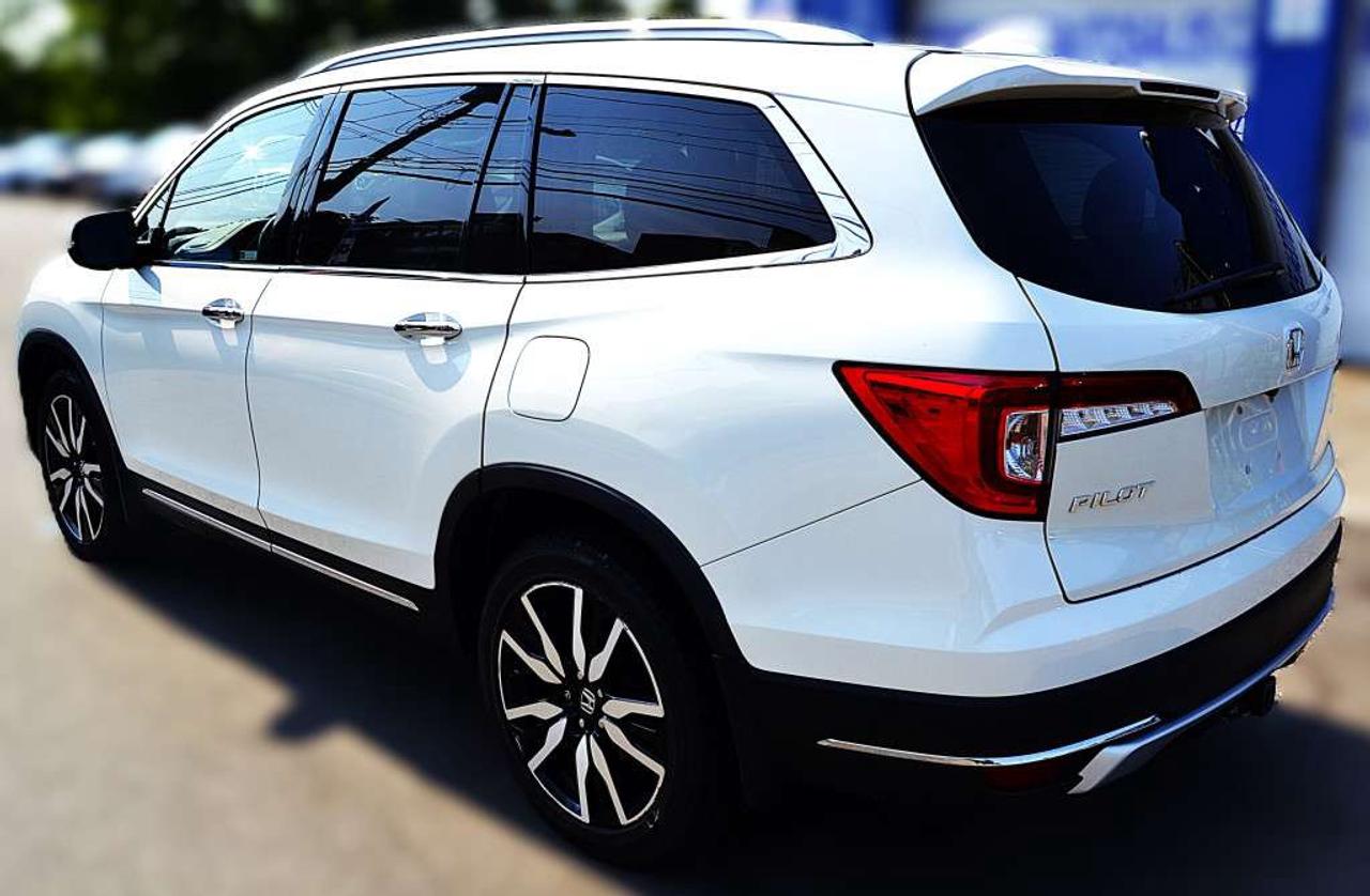 2019 Honda Pilot Touring 8-Passenger All-wheel Drive Photo2