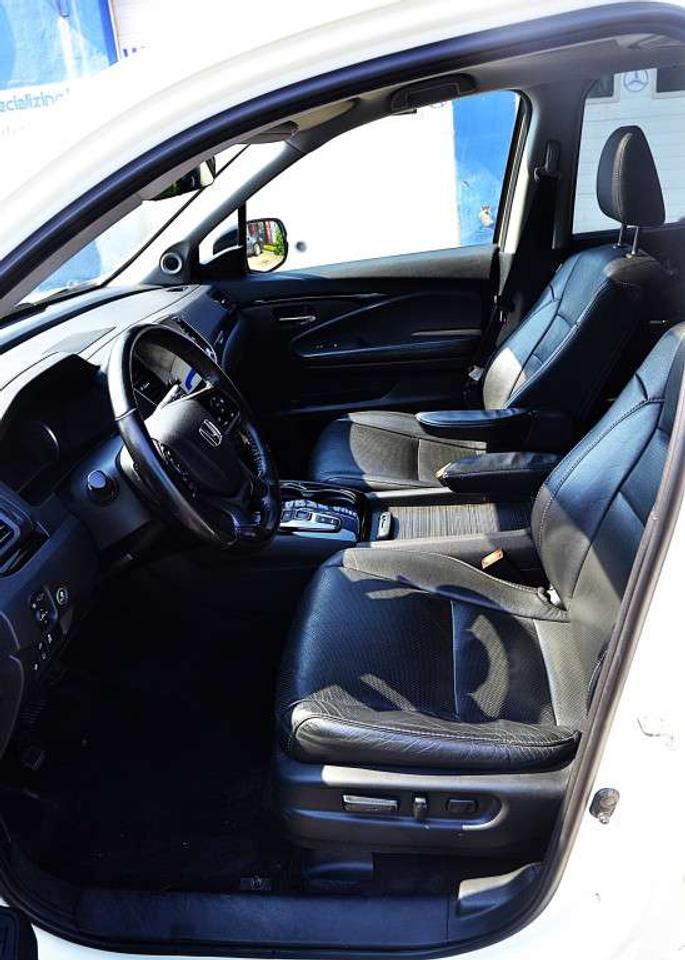 2019 Honda Pilot Touring 8-Passenger All-wheel Drive Photo