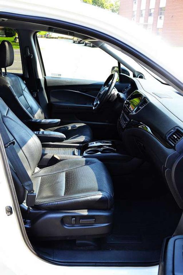 2019 Honda Pilot Touring 8-Passenger All-wheel Drive Photo