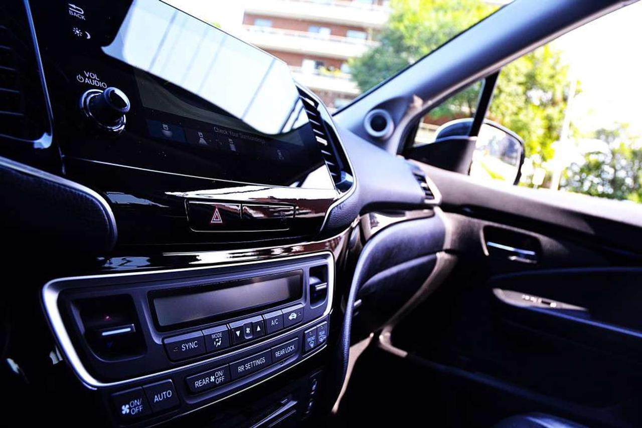 2019 Honda Pilot Touring 8-Passenger All-wheel Drive Photo