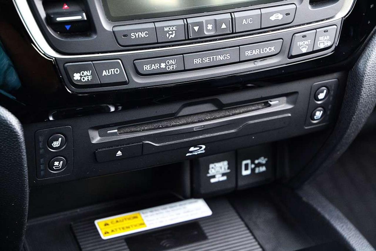 2019 Honda Pilot Touring 8-Passenger All-wheel Drive Photo