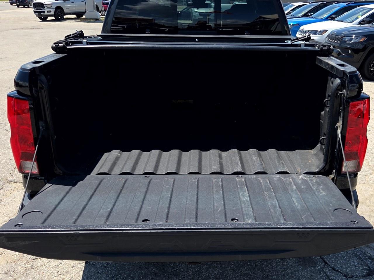 2024 Chevrolet Colorado Crew Cab Short Box 4-Wheel Drive Work Truck Photo3