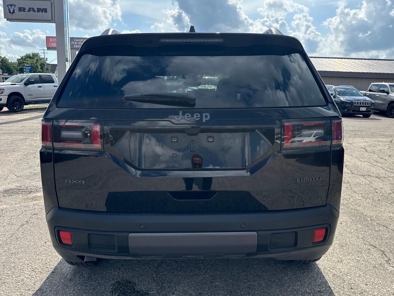 2026 Jeep Cherokee Limited 4X4 Photo3