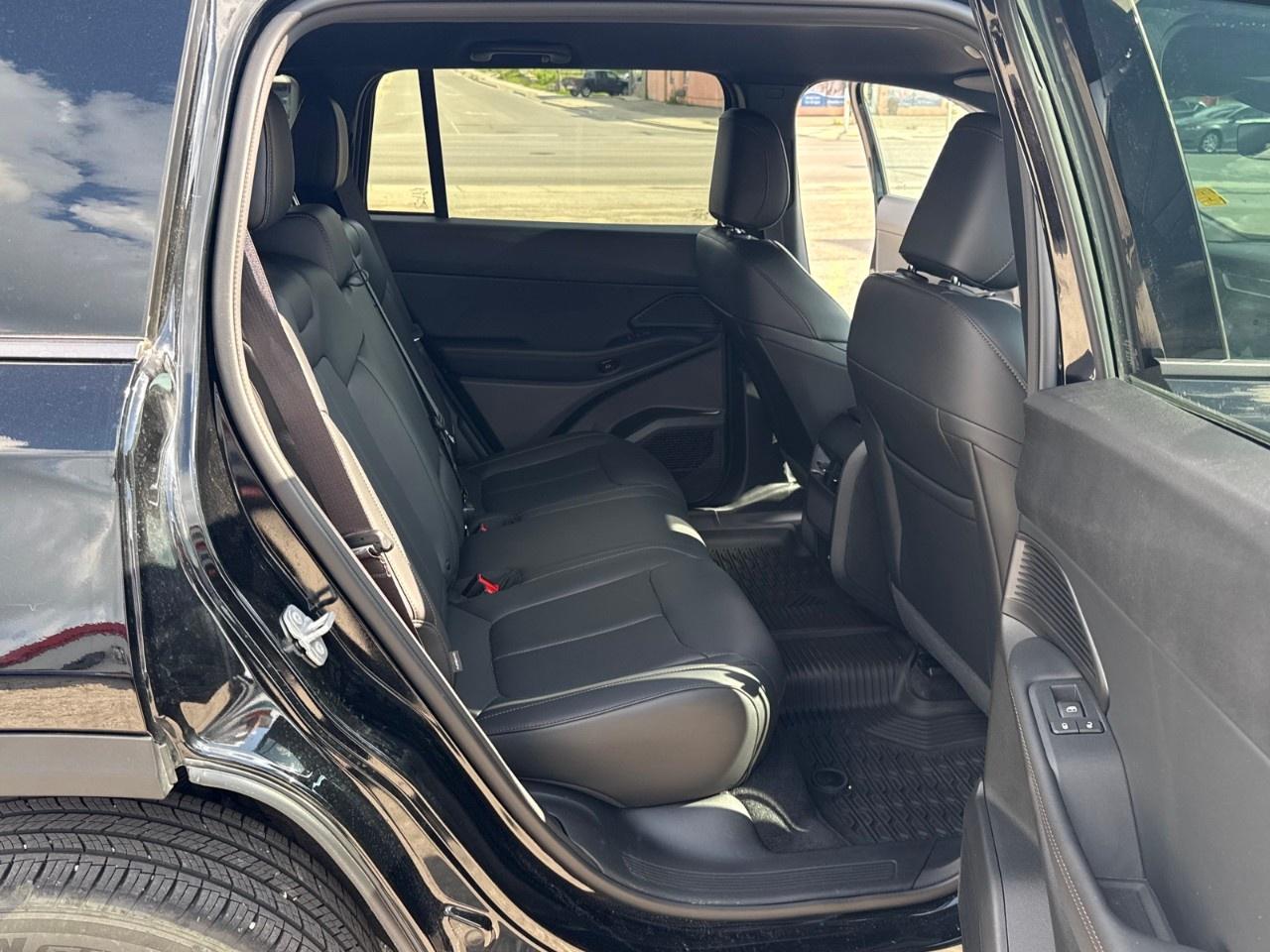 2026 Jeep Cherokee Limited 4X4 Photo