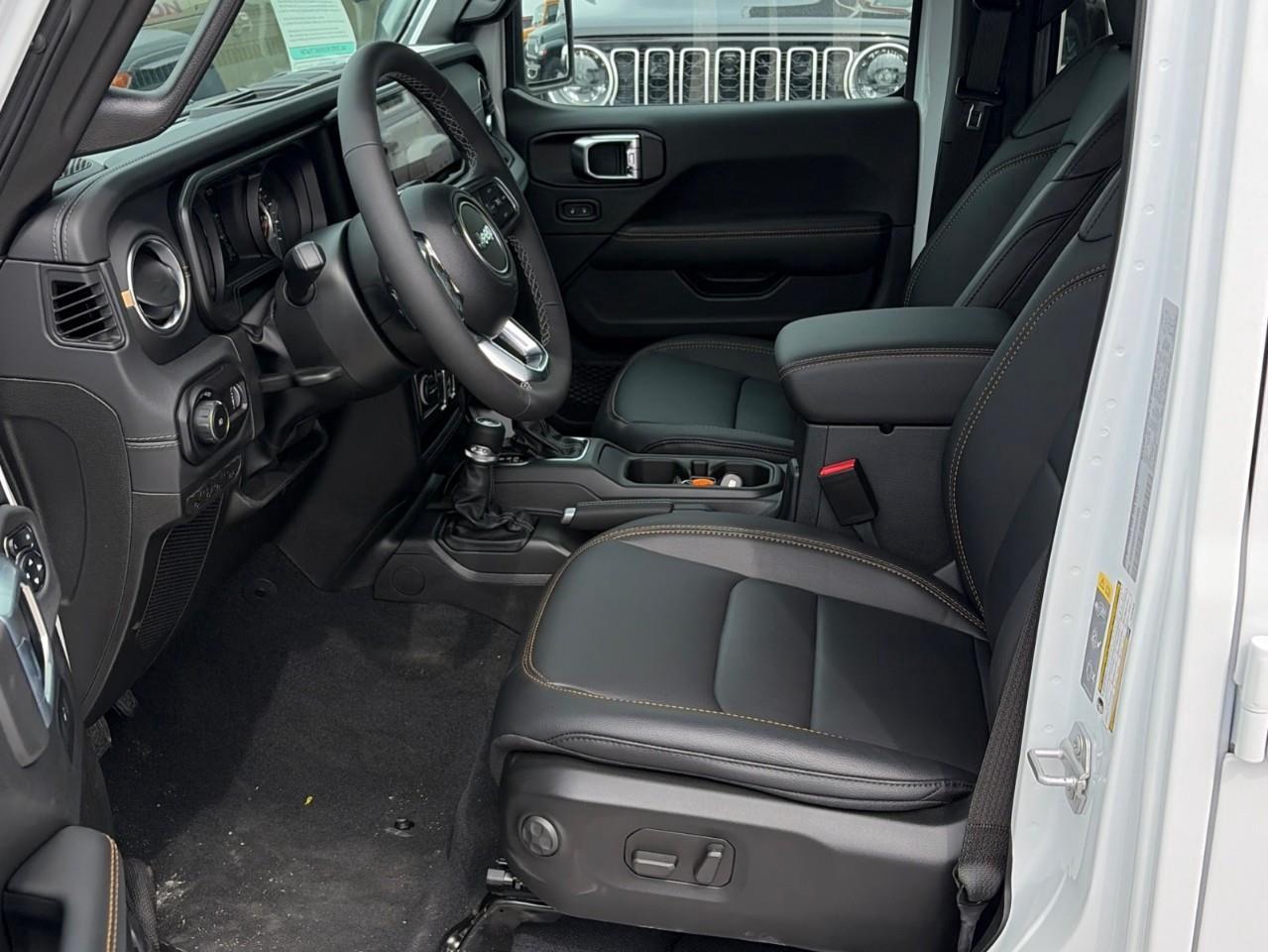 2026 Jeep Wrangler SAHARA 4DR 4X4 Photo4