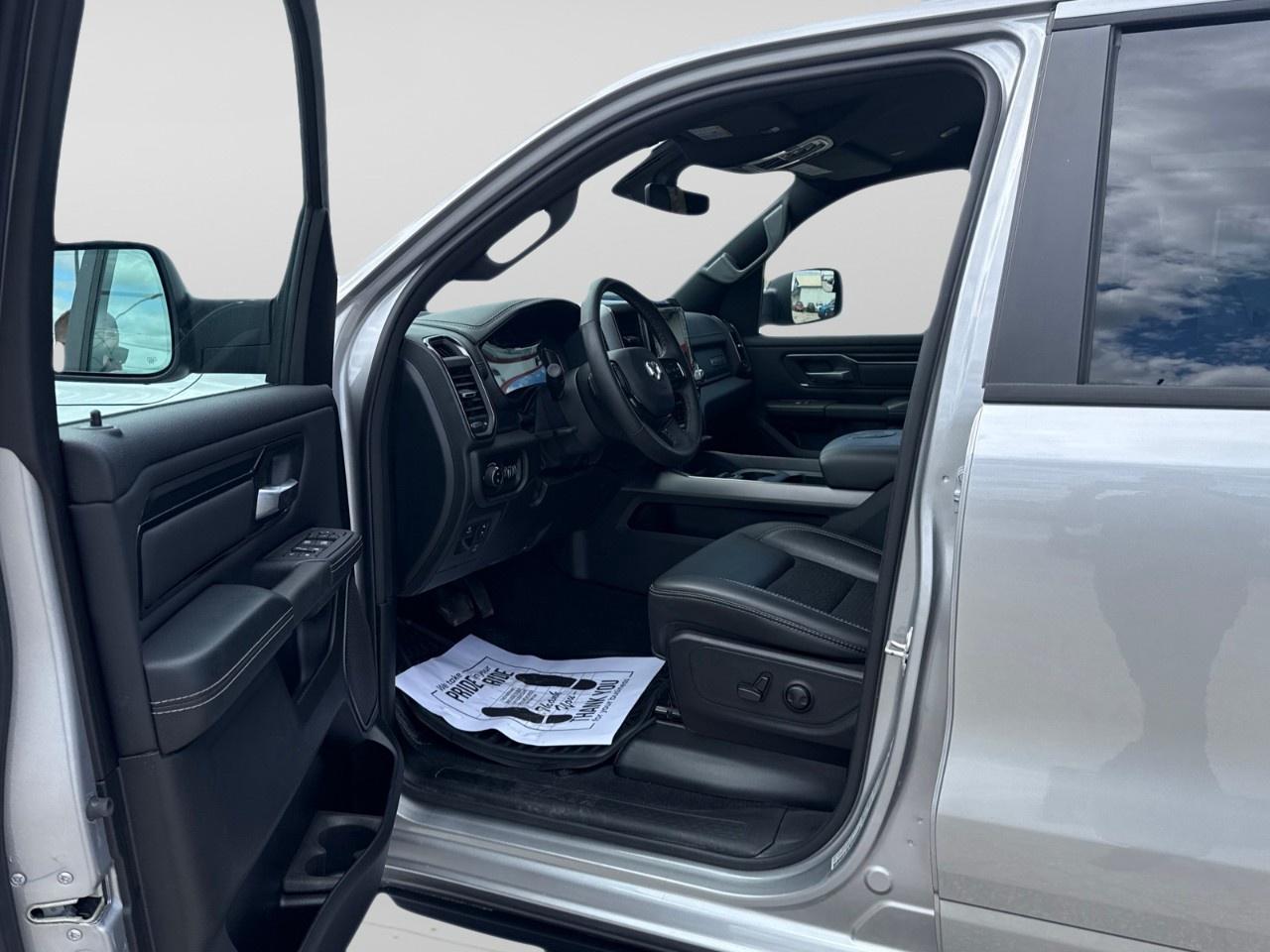 2025 RAM 1500 SPORT 4X4 CREW CAB 5'7" BOX Photo