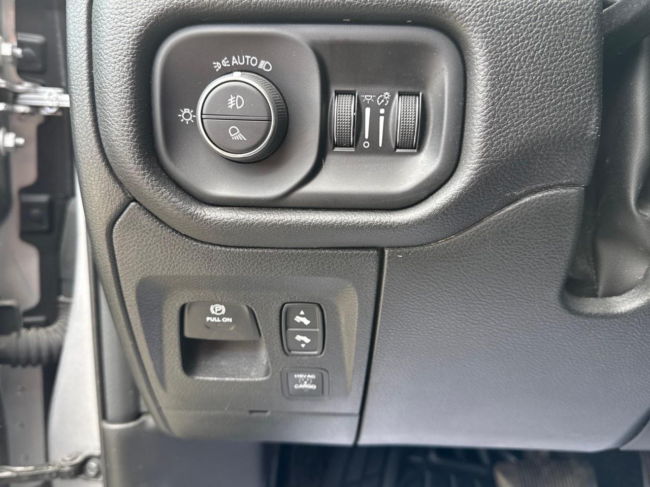 2025 RAM 1500 SPORT 4X4 CREW CAB 5'7" BOX Photo