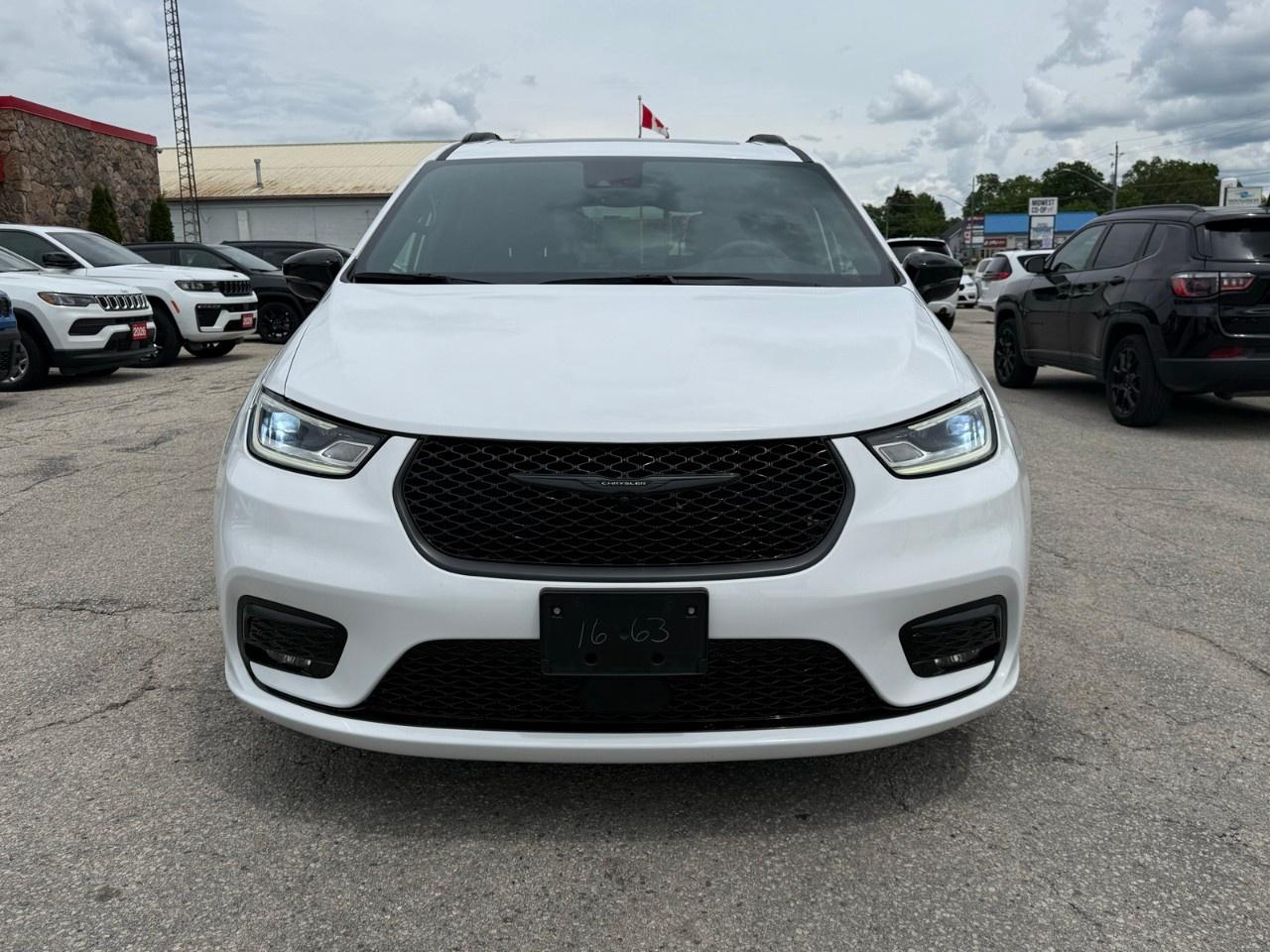 2024 Chrysler Pacifica Limited FWD Photo