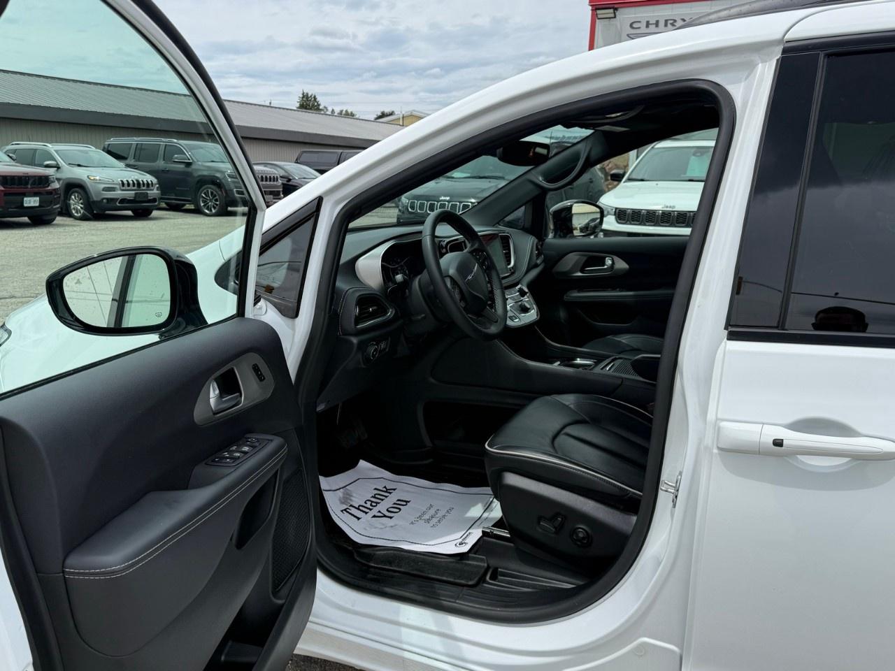 2024 Chrysler Pacifica Limited FWD Photo