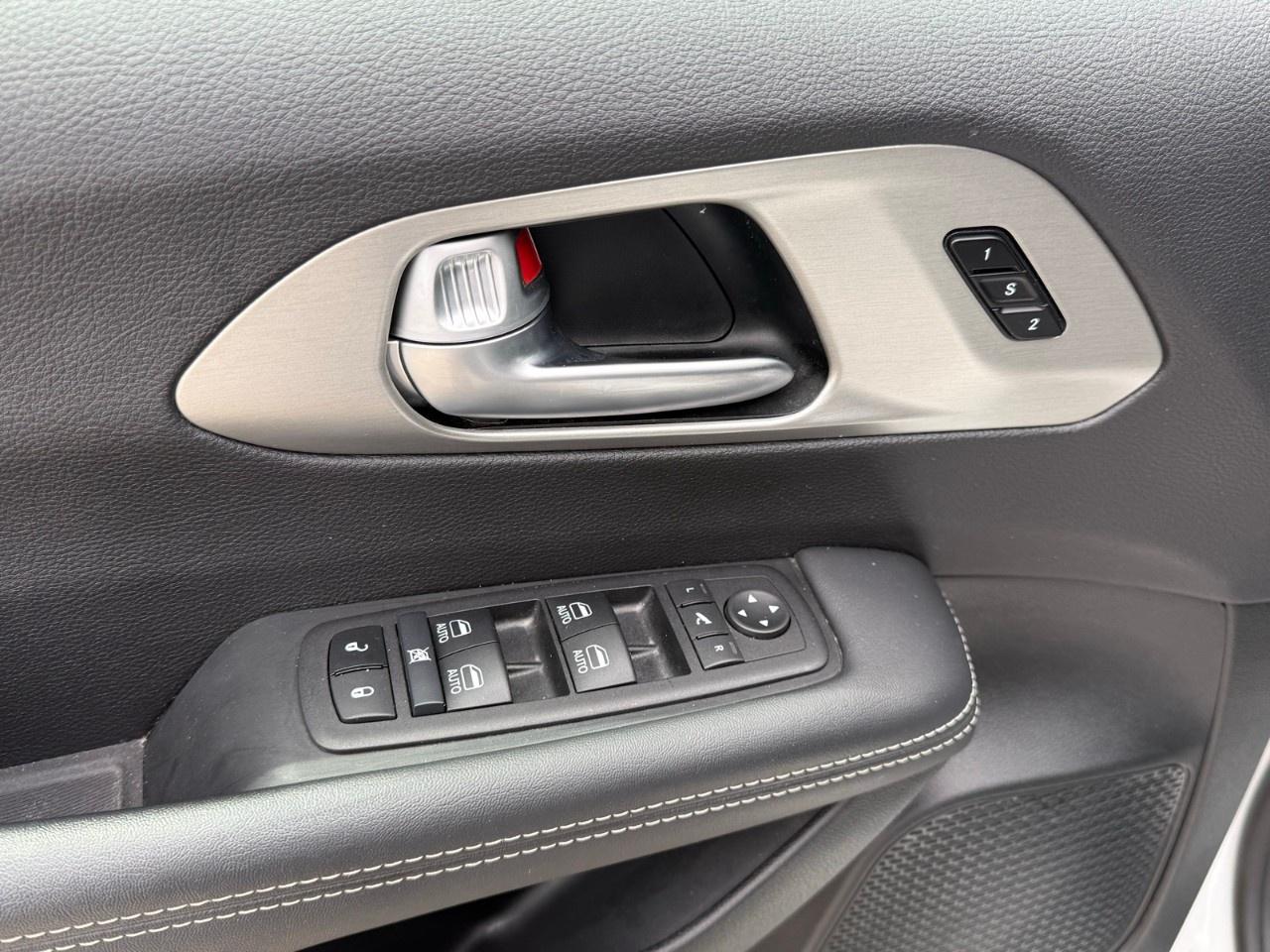 2024 Chrysler Pacifica Limited FWD Photo