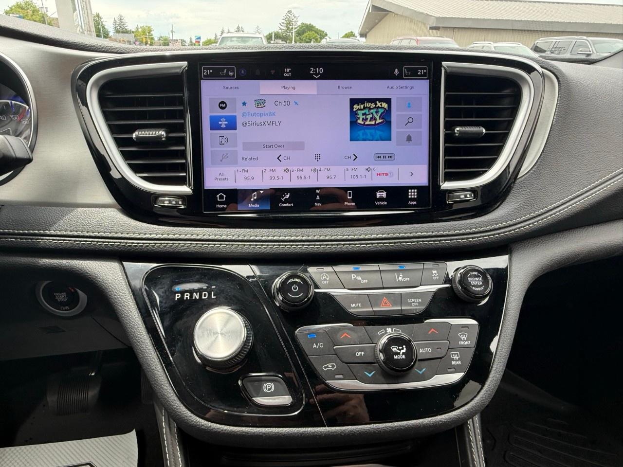 2024 Chrysler Pacifica Limited FWD Photo