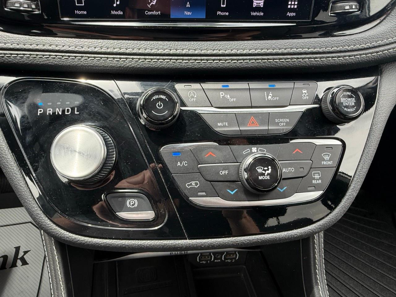 2024 Chrysler Pacifica Limited FWD Photo