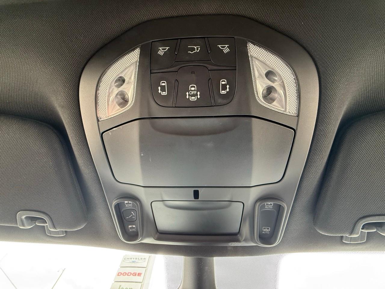 2024 Chrysler Pacifica Limited FWD Photo